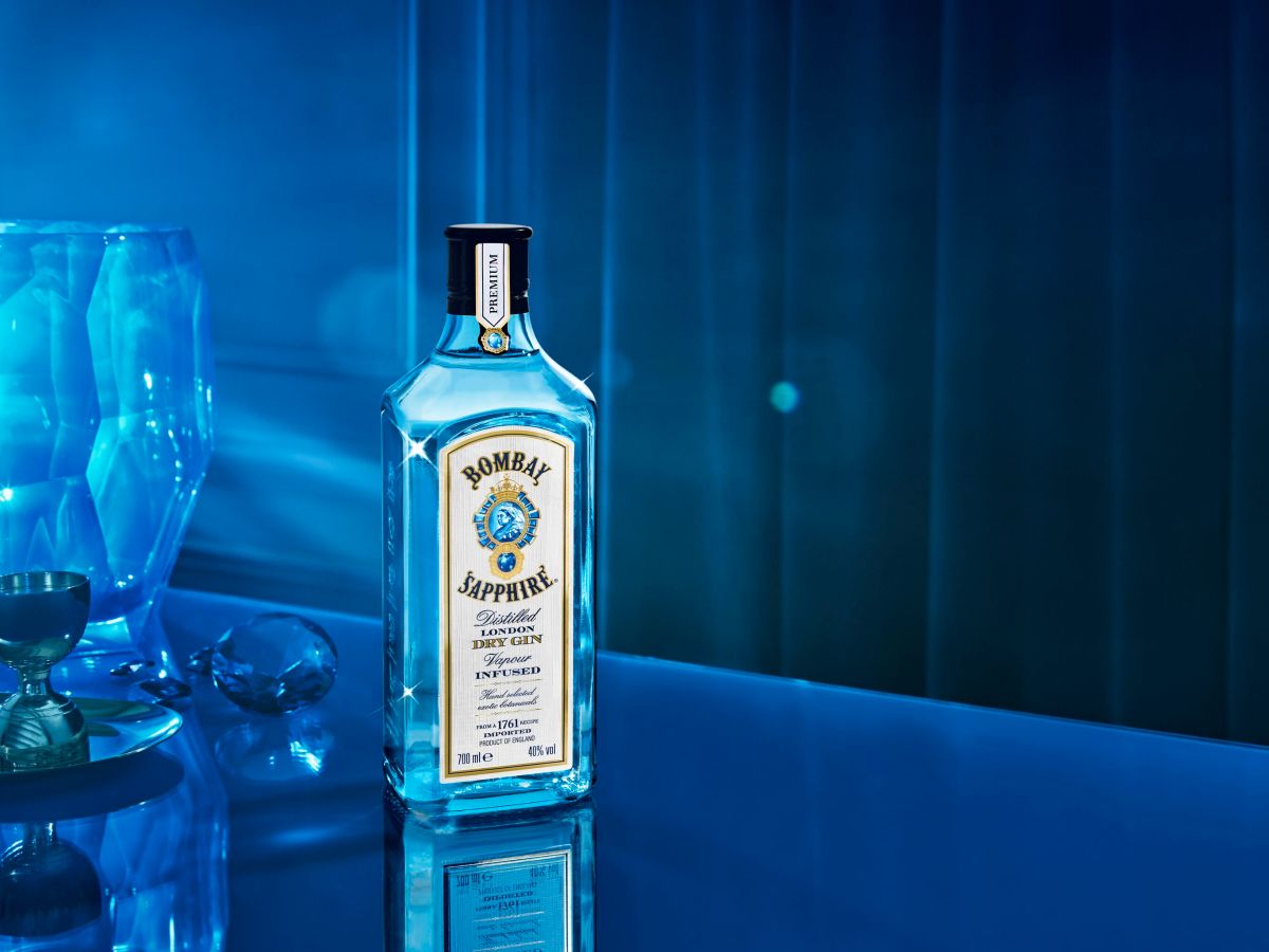 Bombay Sapphire invita a sumergirse en un mundo azul sensorial con su nueva campaña Step Into The&nbsp;Blue