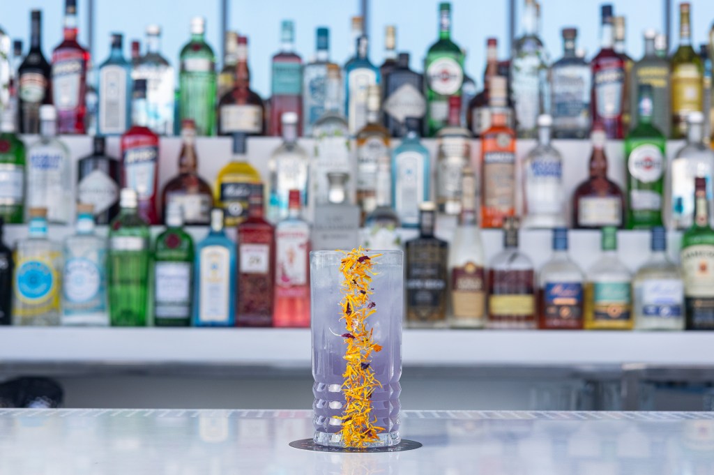 Desde el piso 17, Luna Bar prende la escena con los cócteles más pedidos del&nbsp;momento