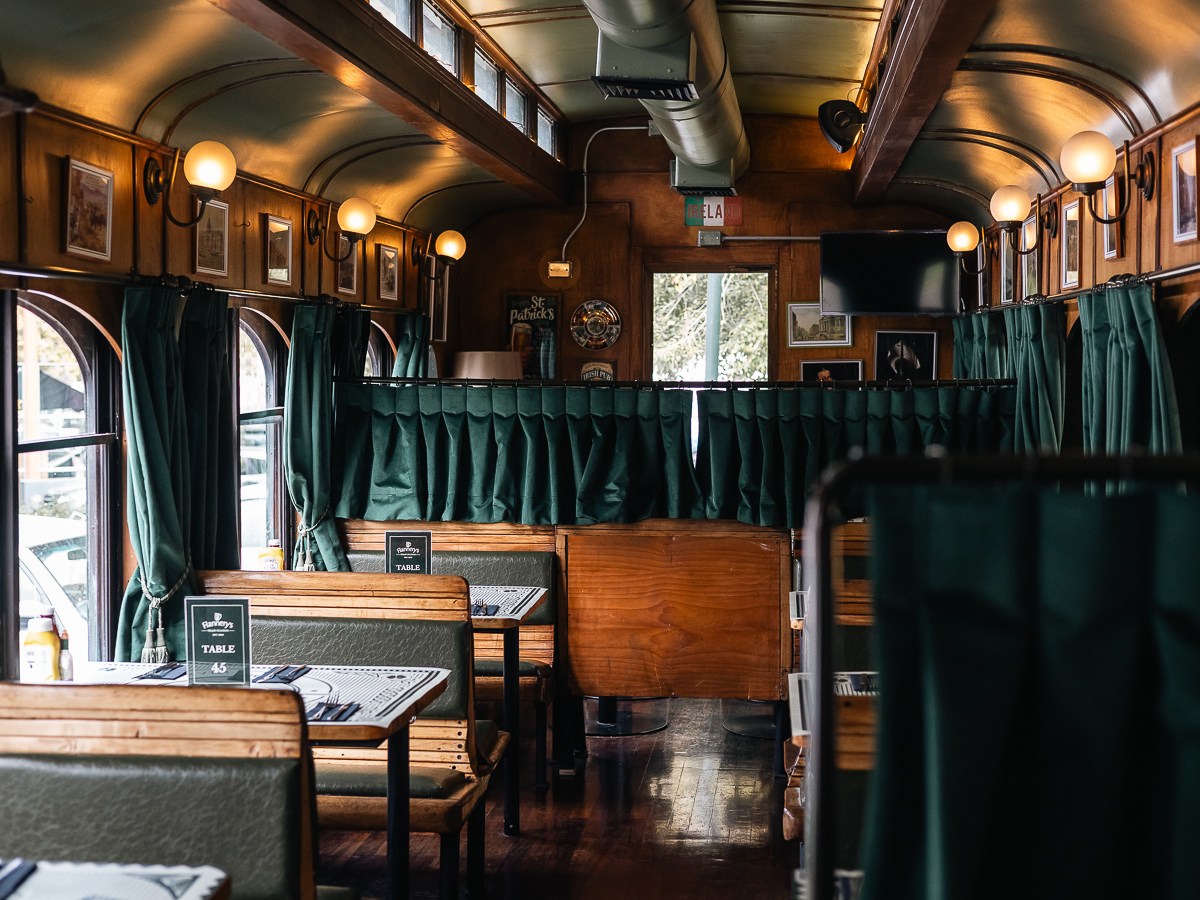 Cerveza artesanal y un vagón de tren real: Visitamos Flannery’s Train Station en Lo&nbsp;Barnechea