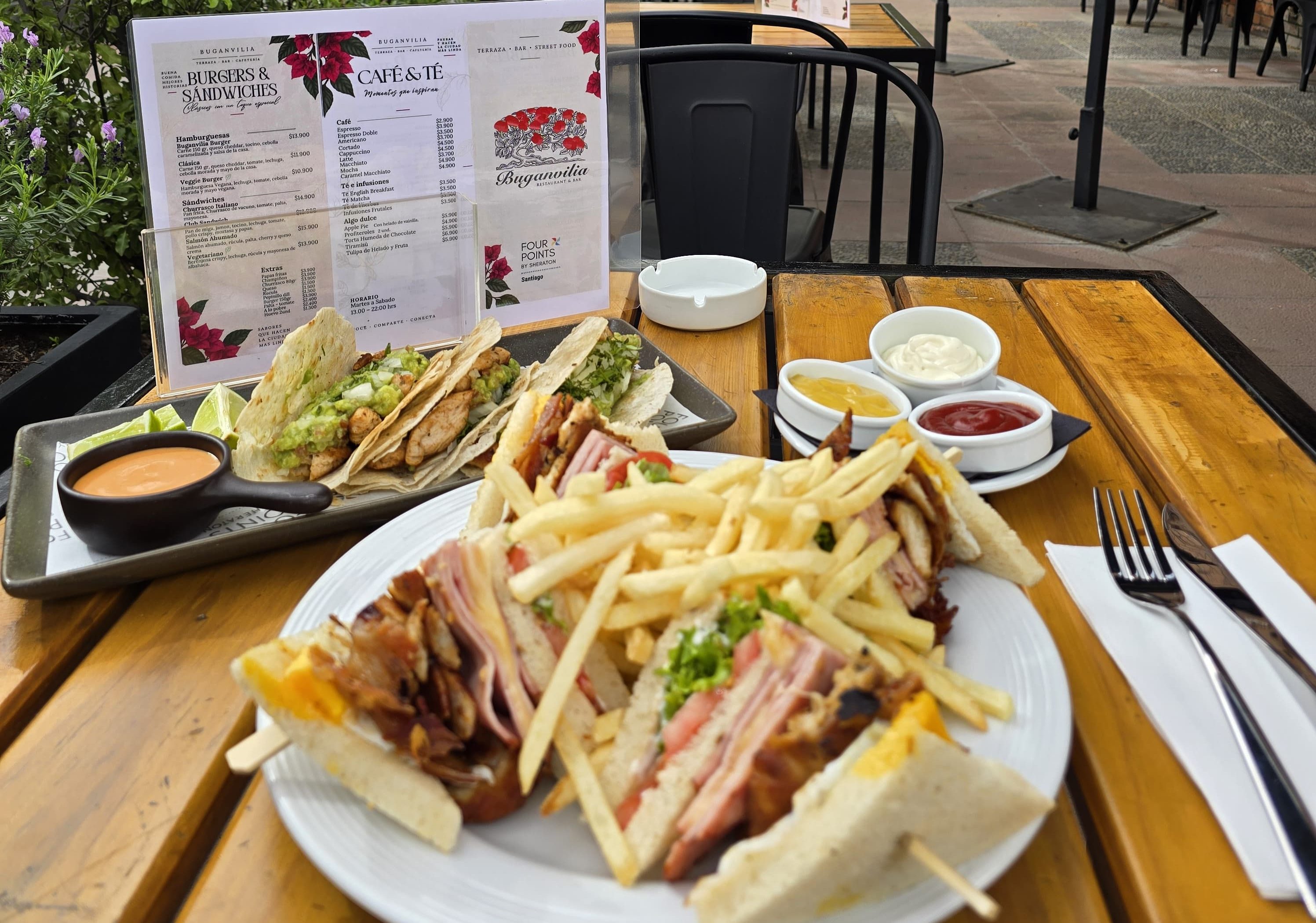 Primavera al aire libre: la terraza de Buganvilia en Four Points by Sheraton Santiago